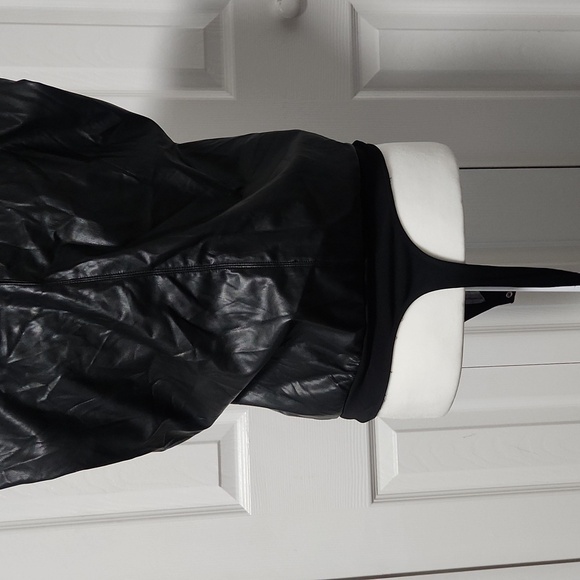 Good American Strong Shoulder Faux Leather Bodysuit - Picture 8 of 8